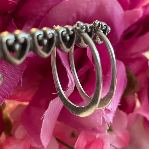 Silpada Sterling Silver ‘Back to Basics’ Classic Oval Hoop Earrings P1099 - Picture 3 of 16